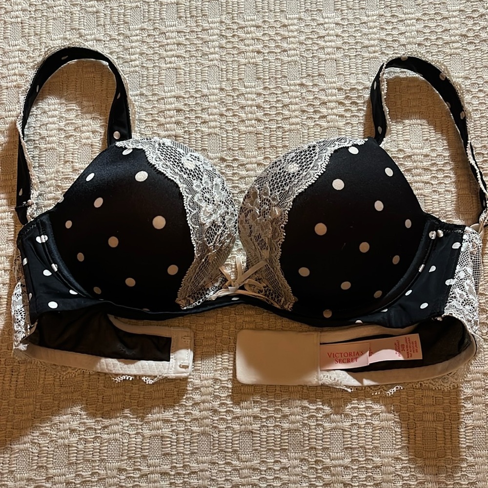 Victoria Secret Lacy Underwire Bra